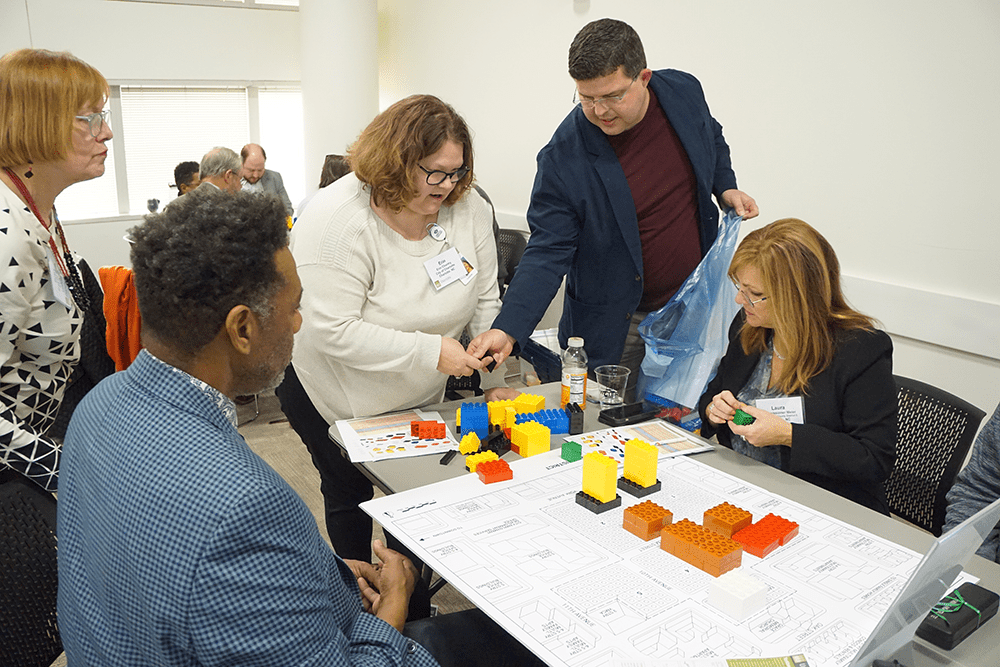 MSRE program director and senior lecturer Daniel Wright serves as facilitator and judge for the Charlotte Planning Commission’s UrbanPlan workshop administered by the Urban Land Institute to engage citizens in creating land use solutions.