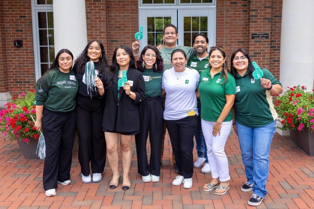 Alan Oliva Chapela (back row, left) joins with other members of the UNC Charlotte
Latinx/a/o Alumni Network who interact with current and prospective Charlotte students